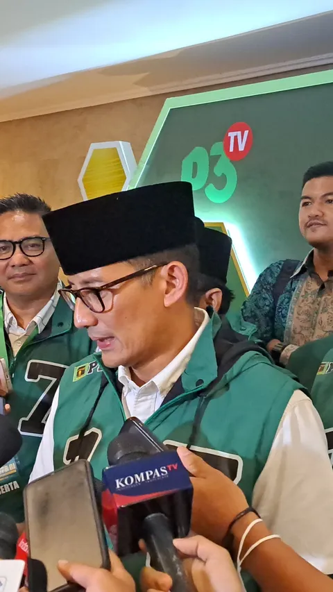 Viral Baliho Prabowo-Gibran di Padang Pakai Desain 2019, Ini Kata Sandiaga