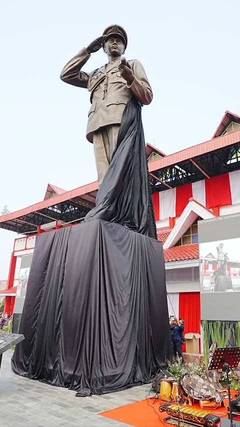 Kapolri Resmikan Monumen Jenderal Hoegeng di Pekalongan: Tokoh Panutan yang Harus Diteladani