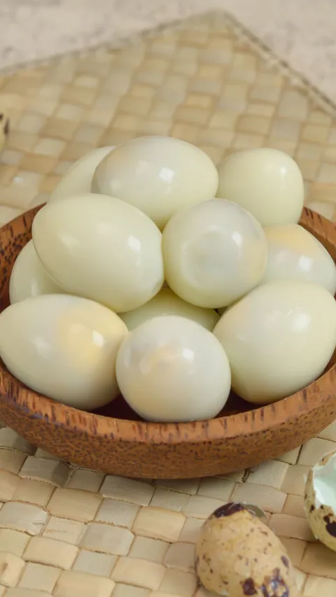 6 Trik Kupas Telur yang Praktis Anti Hancur