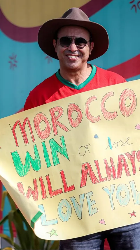 FOTO: Aksi Suporter Maroko Datang Jauh-Jauh ke Surabaya Demi Mendukung Timnas Melawan Ekuador di Piala Dunia U-17 2023