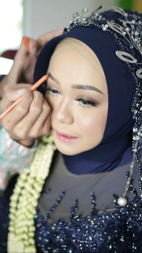MUA Curhat Produk Makeupnya Dicomot Keluarga Klien untuk Dipakai Sendiri
