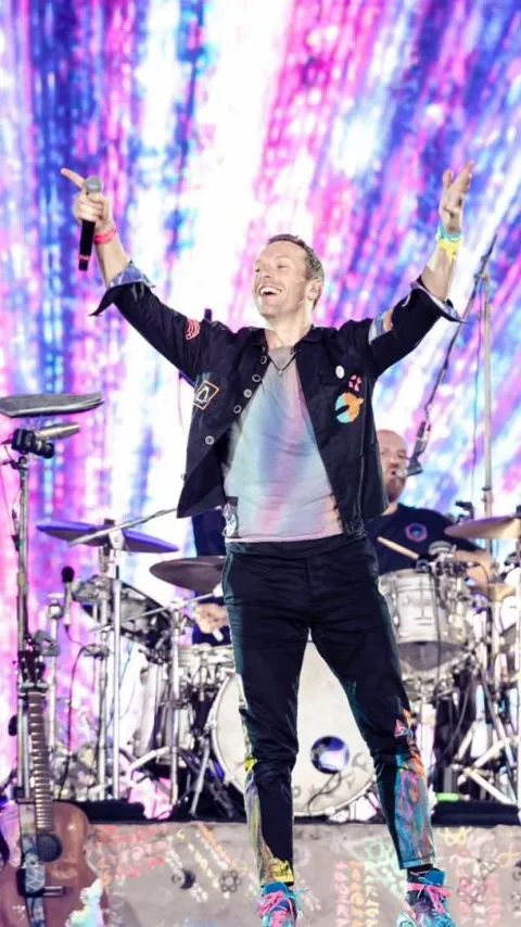 Cuma Bayar Rp3.500 Begini Cara Menuju Lokasi Konser Coldplay di Stadion GBK