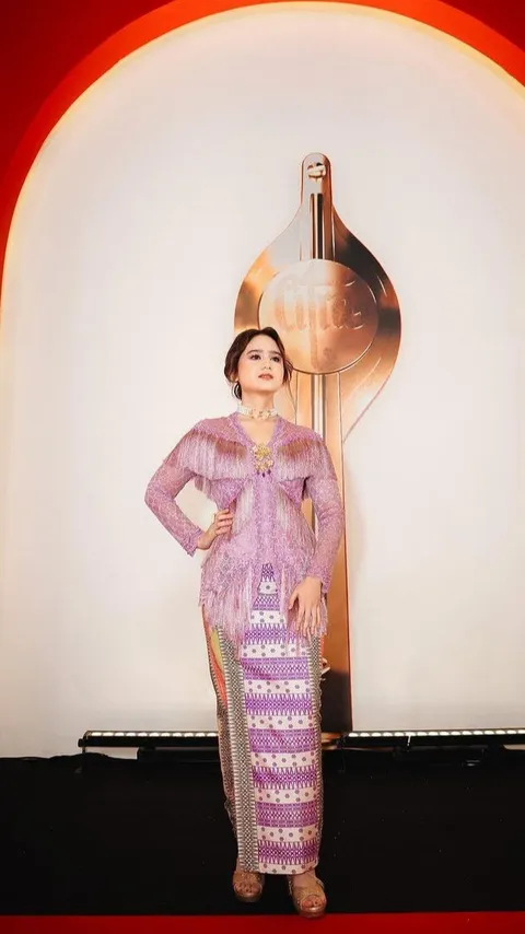 8 Foto Penampilan Cantik Tissa Biani di Festival Film Indonesia 2023