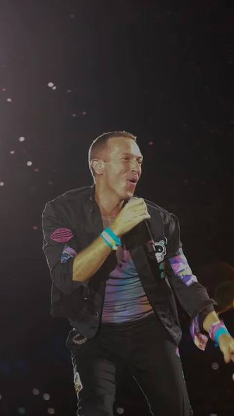 Chris Martin Sapa Penonton Pakai Pantun, 11 Foto Penampilan Coldplay 