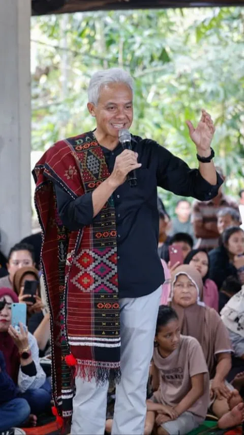 Capres Ganjar Pranowo Singgung KKN dan Masa Jabatan Presiden Dua Periode di Depan Pendukungnya