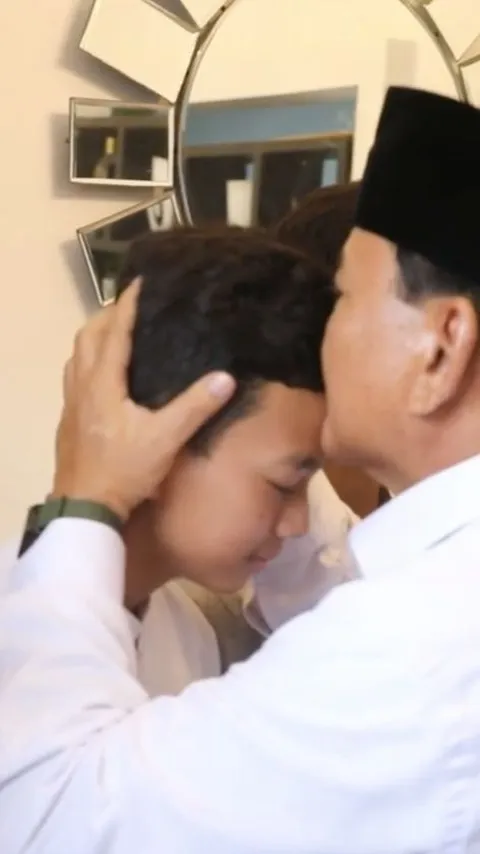 Momen Haru Prabowo Temui Dua Putra Letkol Pnb Sandhara Gunawan 