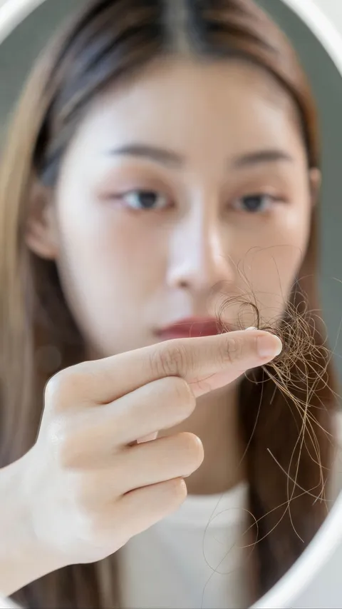 4 Langkah Lawan Rambut Rontok untuk Pria dan Wanita, Jangan Dibiarkan Sampai Botak