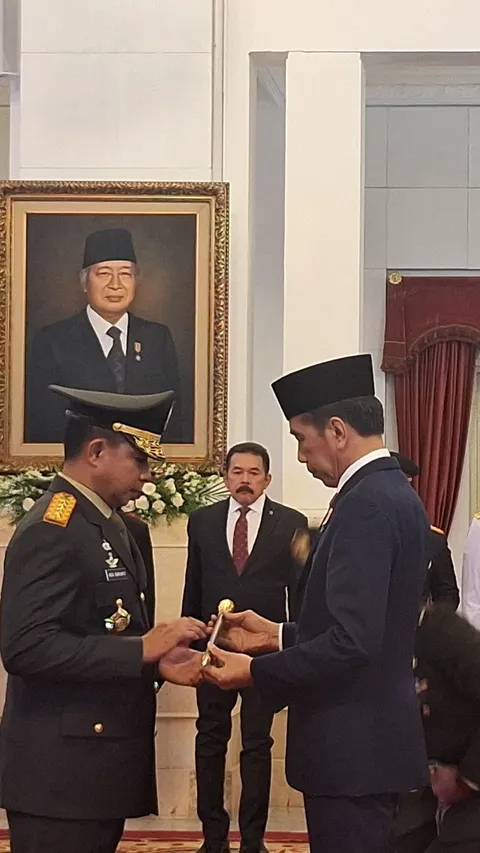 Dilantik Jokowi, Jenderal Agus Subiyanto Resmi Jadi Panglima TNI