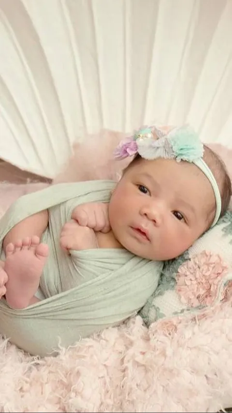 7 Potret Hasil Newborn Photoshoot Baby Azura, Sudah Siap Jadi Influencer Seperti Atta Halilintar