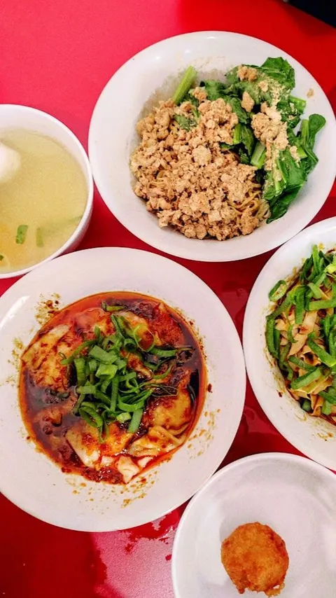 Sensasi Makan Siang ala Singapura di Solo, Mi Pedas Jadi Menu Terfavorit