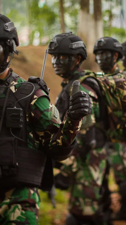 Letjen TNI saat Perwira Muda Digendong Capres Darah Kopassus, Sebentar Lagi Promosi Kasad?