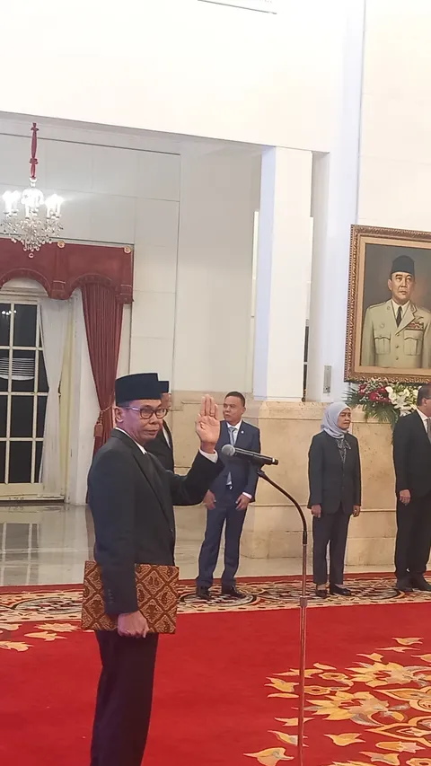 Jokowi Lantik Nawawi Pomolango Jadi Ketua KPK Sementara