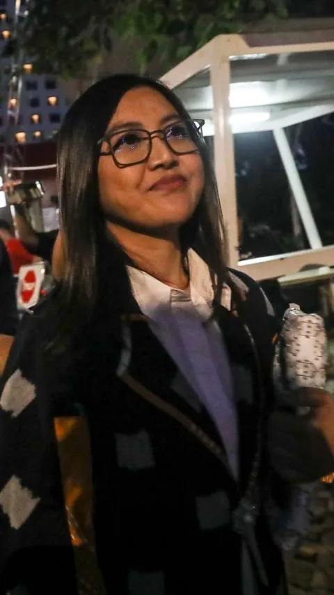 FOTO: Usai Diperiksa KPK Terkait Kasus SYL, Anggota DPR Fraksi PDIP Vita Ervina Umbar Senyum