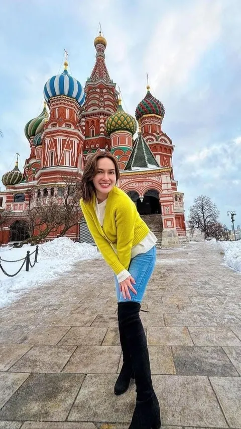 Cantik & Glowingnya Shandy Aulia Liburan di Moscow, Netizen Kepo 