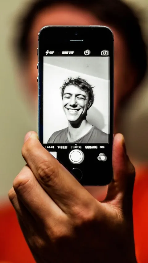 Terungkap, Ada Pesan Tersembunyi di Balik Setiap Gaya Foto Selfie
