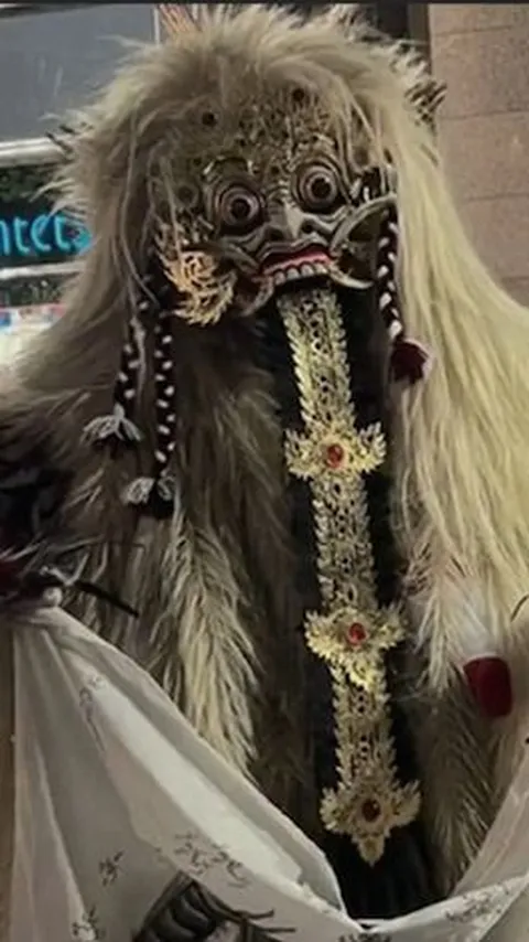 Niat Banget, Orang ini Kenakan Kostum Rangda Bali di Pesta Halloween Jepang, Netizen 