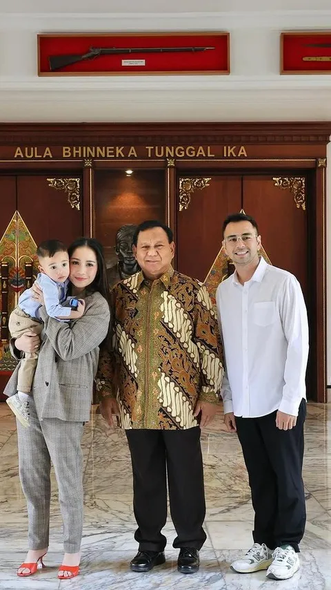 VIDEO: Prabowo Cium Cipung Anak Raffi Ahmad-Nagita, Tantang Duel Silat Aktor Hollywood Iko Uwais