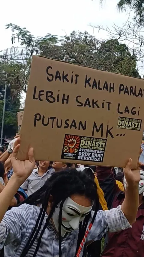 FOTO: Ratusan Mahasiswa di Medan Unjuk Rasa Tolak Politik Dinasti