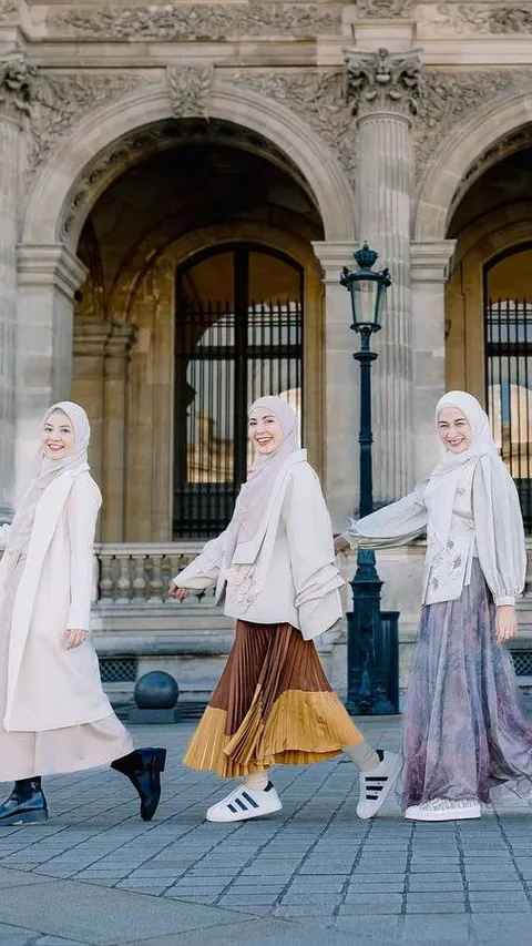 Momen Keseruan Natasha Rizky Bersama Dian Ayu, Ratna Galih dan Nina Zatulini Liburan ke Prancis, Netizen 