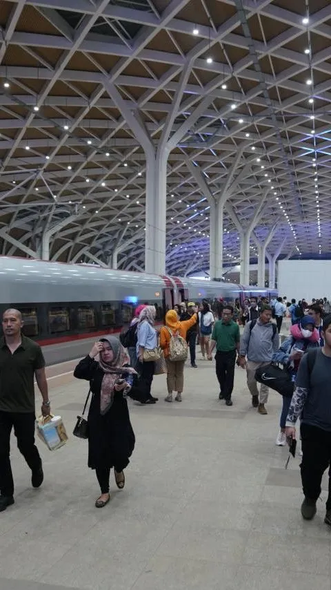 Viral Atap Stasiun Kereta Cepat Halim Bocor, KAI Minta Wika dan Adhi Karya Bertanggung Jawab