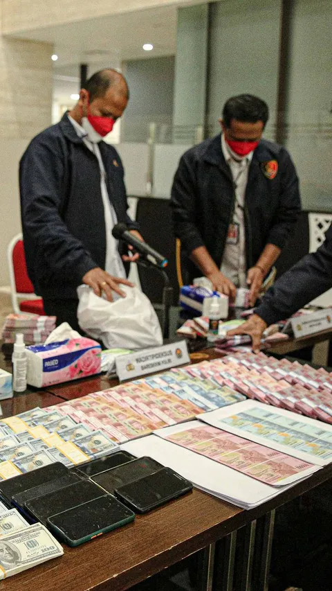 Nyamar jadi Pembeli, Polisi Tangkap Sindikat Pengedar Dolar Palsu saat COD di Rumah Makan