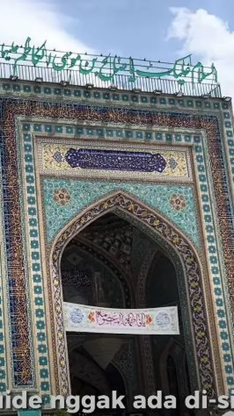 Begini Penampakan Masjid Syiah di Iran, Dinding & Atapnya Bak Bertabur Berlian Berkilauan