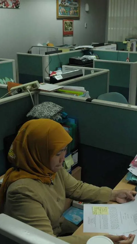 Tuntutan Hidup Tinggi, 69 Persen Masyarakat Indonesia Tetap Bekerja Setelah Pensiun