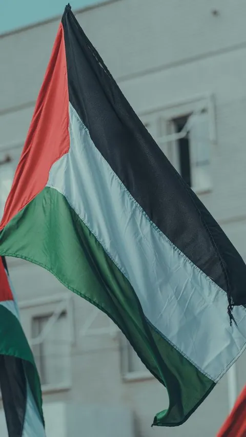 Gara-Gara Copot Paksa Bandera Palestina di Motor Kurir Ekspedisi, Sekuriti Apartemen di Bekasi & Pengemudi Terlibat Cekcok