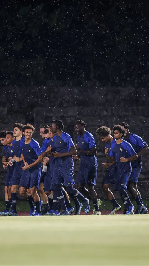 FOTO: Semangat Timnas Prancis Latihan di Tengah Guyuran Hujan Jelang Final Piala Dunia U-17