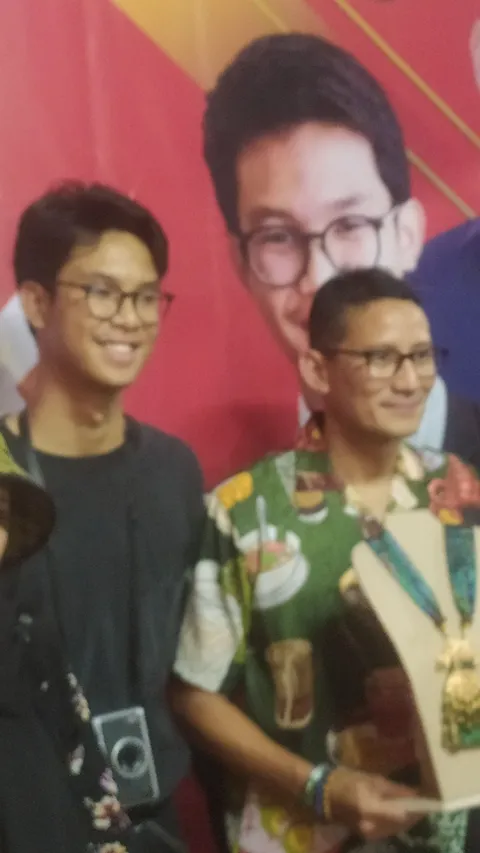 Temui Pelaku UMKM di Makassar, Sandiaga Uno Gandeng Anak Ganjar Pranowo