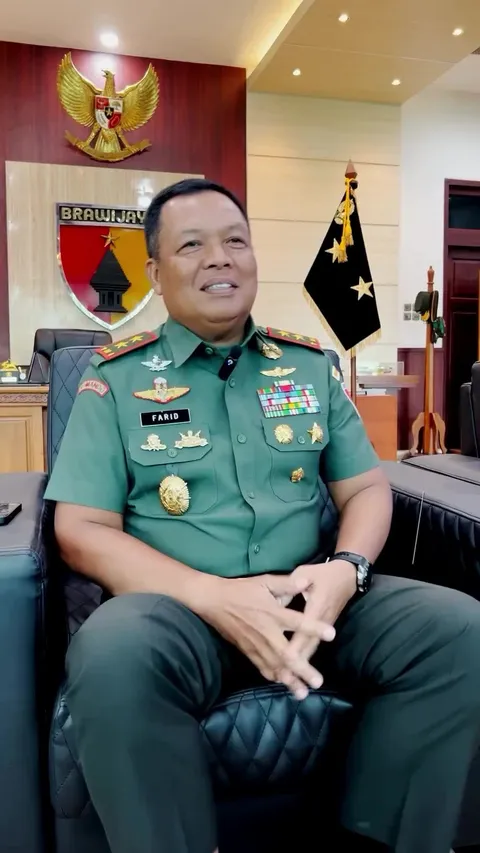 Cerita Mayjend TNI Farid Makruf Angkut 30 Galon Tiap Hari Jadi Inspirasi Masuk Militer