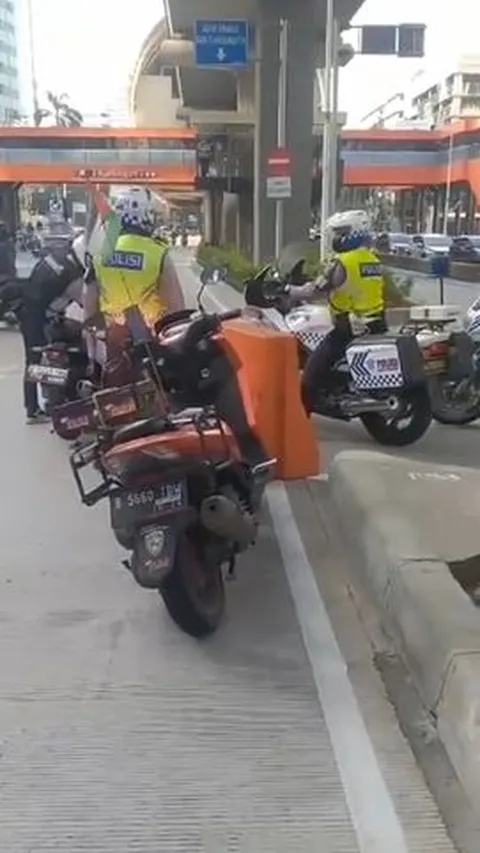 Viral Polantas Setop Pemotor Pengawal Ambulans Bawa Pasien, Polisi: Pengawalan Dilanjutkan Anggota Kami