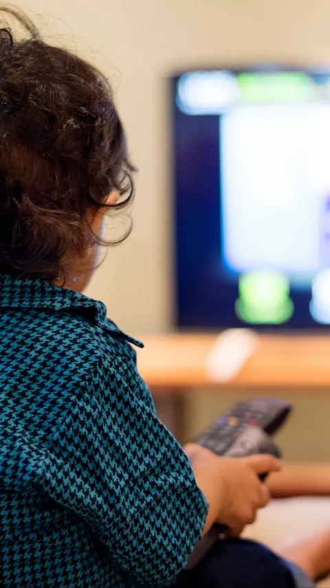 Selalu Datang Tiap Hari, Momen Anak-Anak Numpang Nonton TV di Tetangga Ini Curi Perhatian