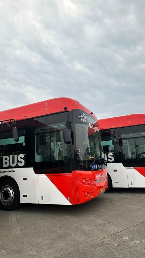 Transjakarta Minta Warga Lapor Jika Temukan Alat Peraga Kampanye di Bus dan Halte