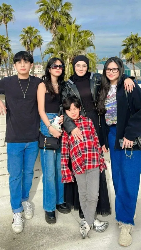 Keluarga Good Looking, Intip Momen Kebersamaan Mulan Jameela Bersama Keempat Anaknya yang Ganteng dan Cantik