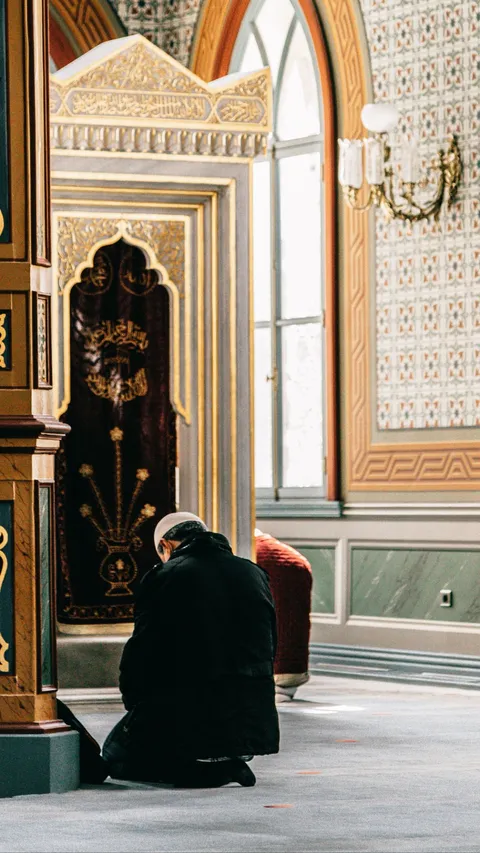 Doa Duduk di Antara Dua Sujud Arab Latin dan Artinya, Patut Dihafal