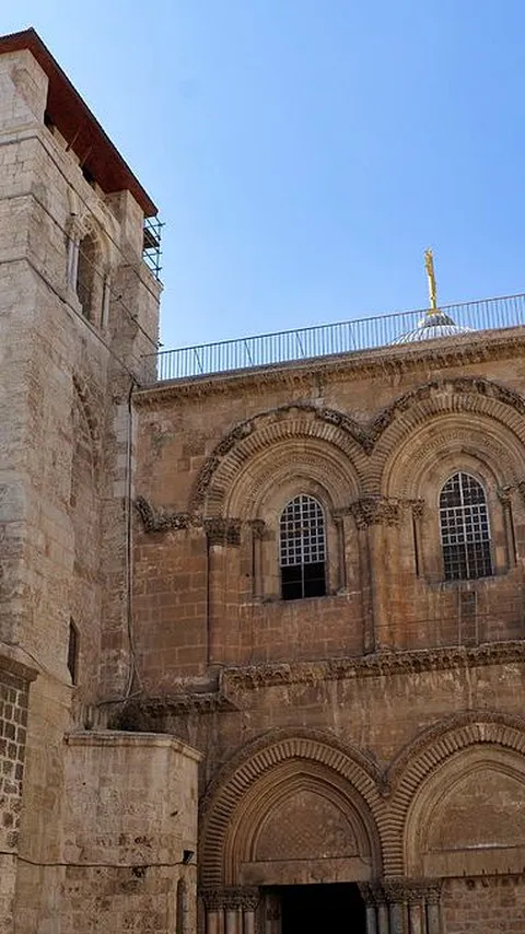 Kisah Gereja Paling Bersejarah di Yerusalem, Ternyata Kuncinya Dipegang Keluarga Muslim Turun Temurun