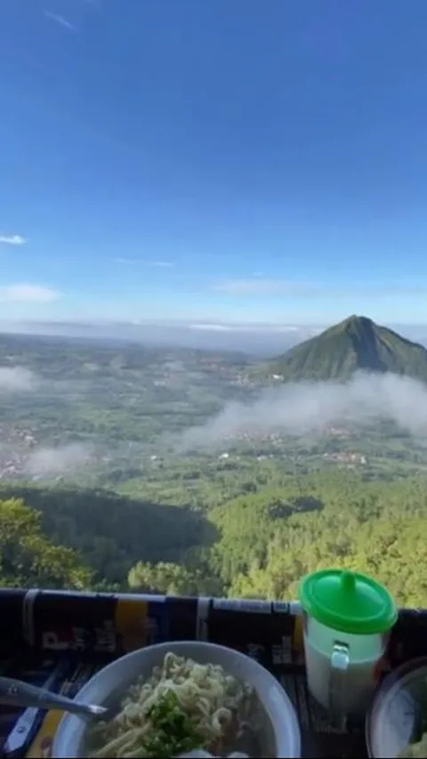 Viral Warkop dengan Pemandangan Gunung Telomoyo yang Indah, Bikin Pengunjung Betah