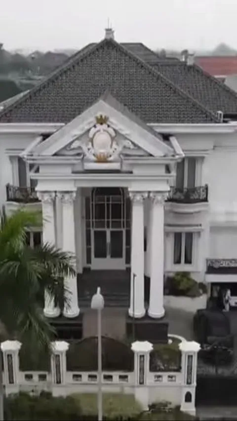 Mewah Bak Istana, Potret Rumah Crazy Rich Surabaya Amelia Salim Seluas 1.800 Meter yang Bikin Melongo