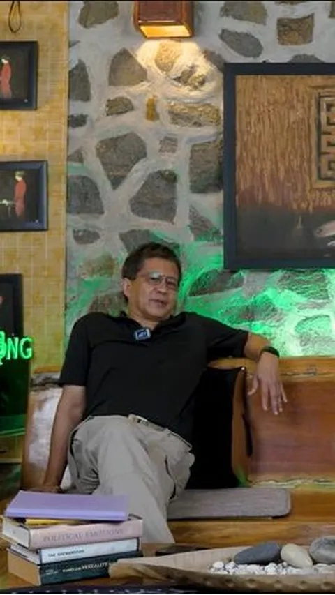VIDEO: Rocky Gerung Keras di Depan Anies dan Cak Imin "Hilirisasi Artinya Membohongi!"