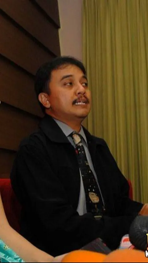 VIDEO: Ketua KPU Beri Cap Roy Suryo 