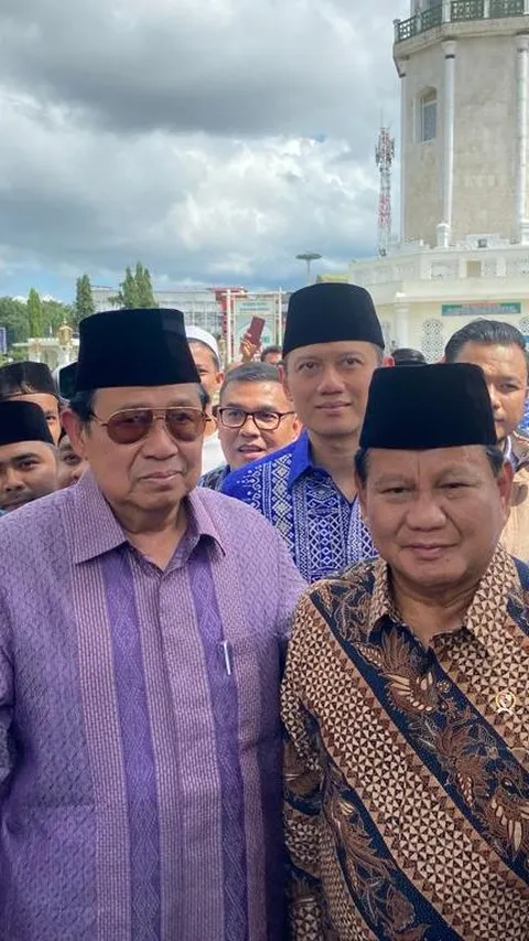 Momen Prabowo, SBY, dan Eks Panglima GAM Foto Bareng di Masjid Baiturrahman Aceh