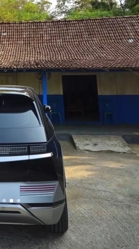 Viral Pria Bagikan Momen Pulang ke Kampung dengan Mobil Listrik, Bingung saat Isi Listrik