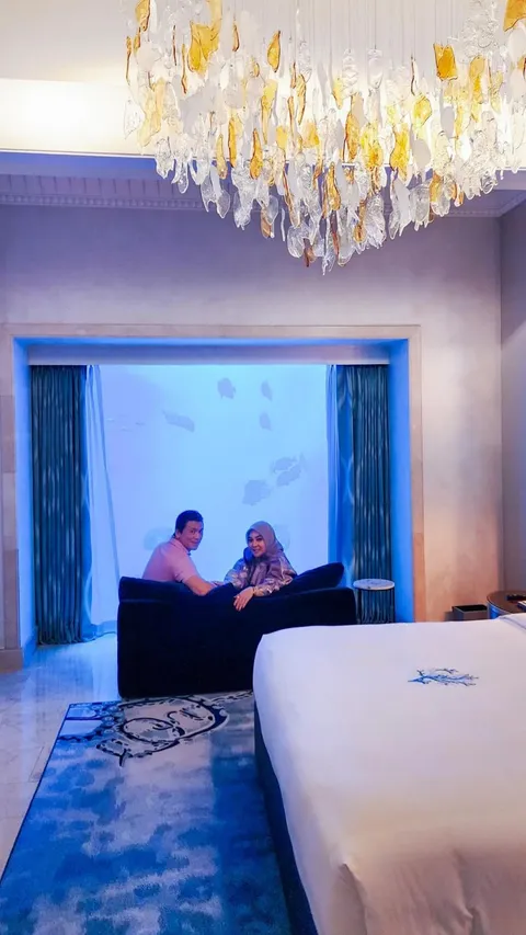 Bikin Melongo! Foto-foto Syahrini Liburan Mewah di Hotel Dubai, Kamarnya Ada di Bawah Laut