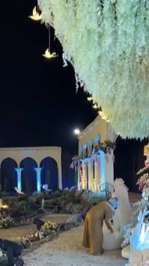 Pernikahan Mewah di Bangkalan Bertajuk Muslim Palestina, Dekornya Masjid Al Aqsa 3 Bulan Dibuat Santri