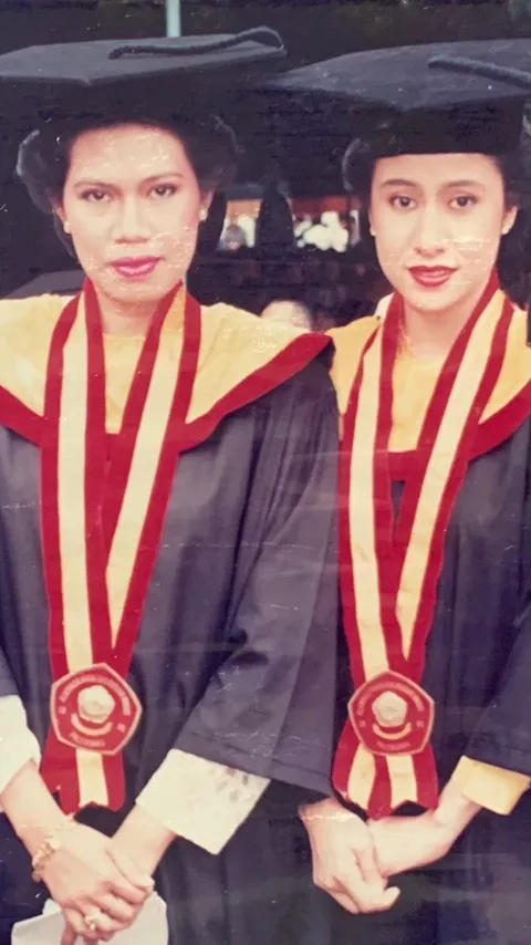 Bersahabat Sejak Tahun 1985, Kedua Wanita Ini Kini Jadi Besan