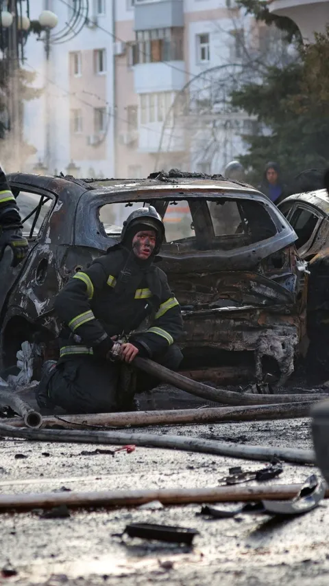 FOTO: Serangan Drone Ukraina Hantam Rusia: Puluhan Warga Belgorod Tewas, Apartemen dan Lebih dari Seratus Mobil Rusak Terbakar