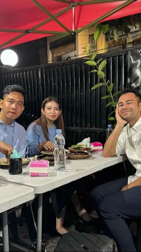 Tampil Kasual, Ini Deretan Penampilan Santai Gibran dan Selvi Ananda Makan Malam di Warung Kaki Lima Bareng Raffi Ahmad