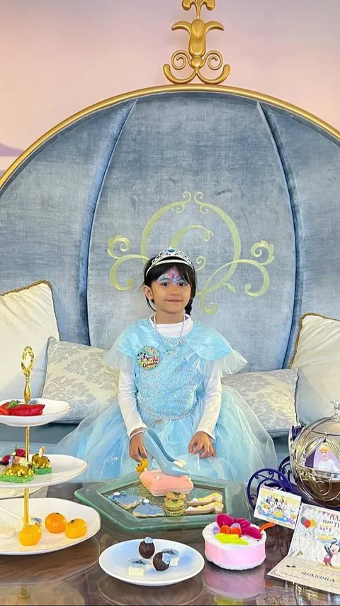 Jadi Princess Disney Cantik di Hongkong, Berikut Ini Beberapa Potret Perayaan Ultah ke-6 Qiandra Anak Ryana Dea-Puadin Redi