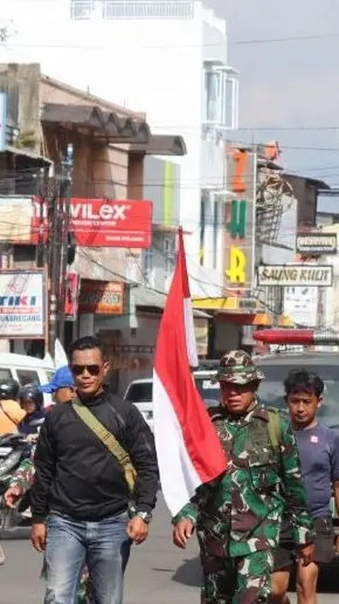 Penuhi Janji, Prajurit TNI di Garut Ini Jalan Kaki 50 Km Sebelum Pensiun